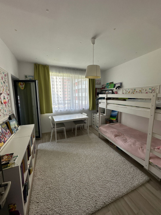 Apartament de 3 camere, 2 bai, 77 mp,zona VIVO