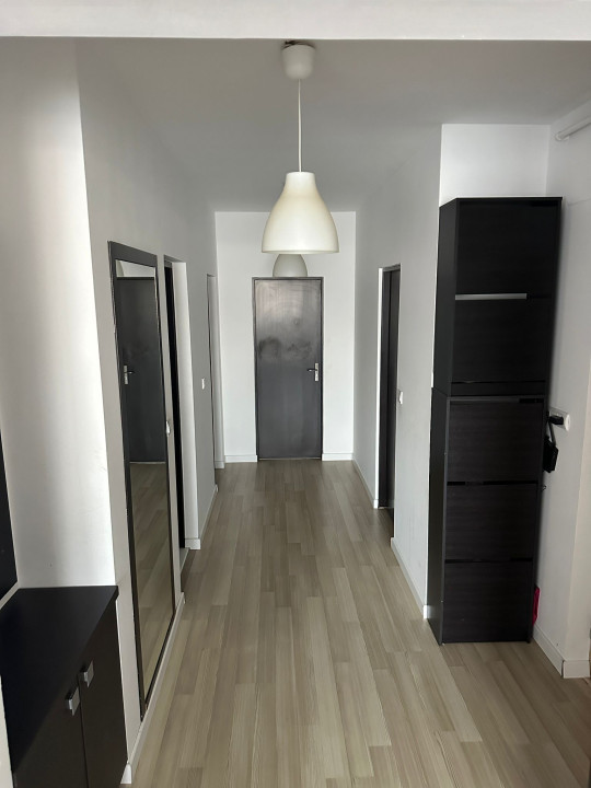 Apartament de 3 camere, 2 bai, 77 mp,zona VIVO