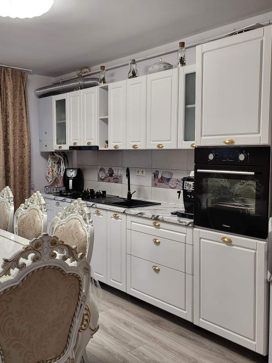 Apartament 3 camere , 67 mp utili , parcare , balcon  , zona Stejarului