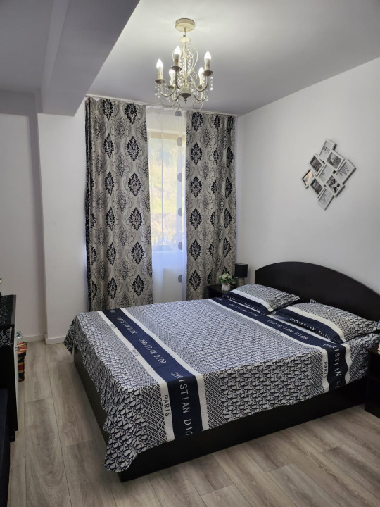 Apartament 3 camere , 67 mp utili , parcare , balcon  , zona Stejarului