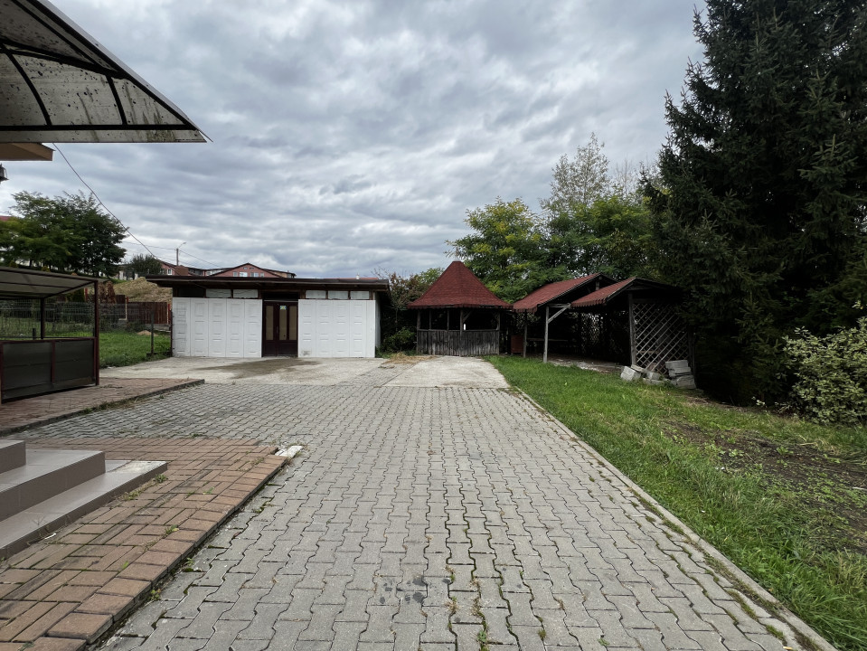 Casa idividuala de inchiriat , 360 mp utili zona Tautiului 