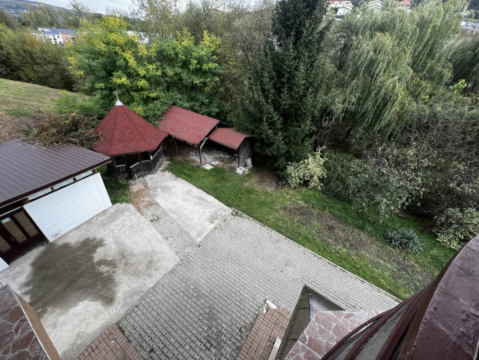 Casa idividuala de inchiriat , 360 mp utili zona Tautiului 