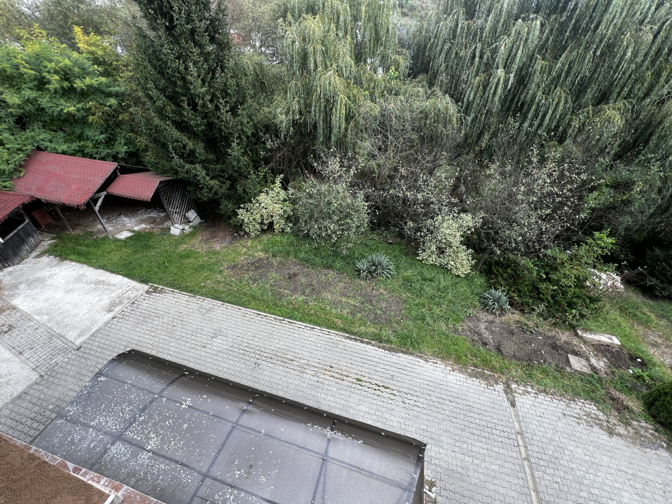 Casa idividuala de inchiriat , 360 mp utili zona Tautiului 