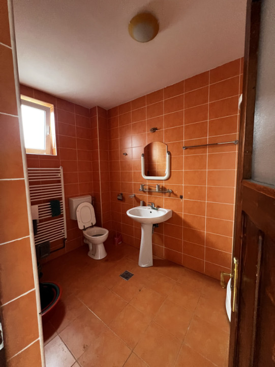 Casa idividuala de inchiriat , 360 mp utili zona Tautiului 