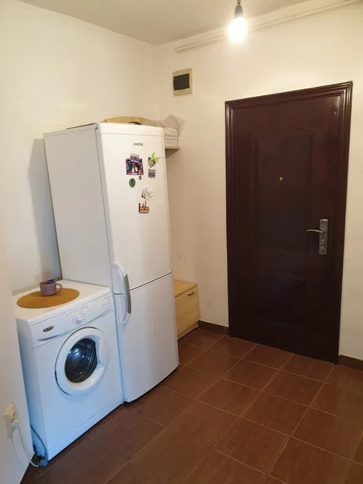 Apartament 2 camere, Semidecomandat, Zona Florilor