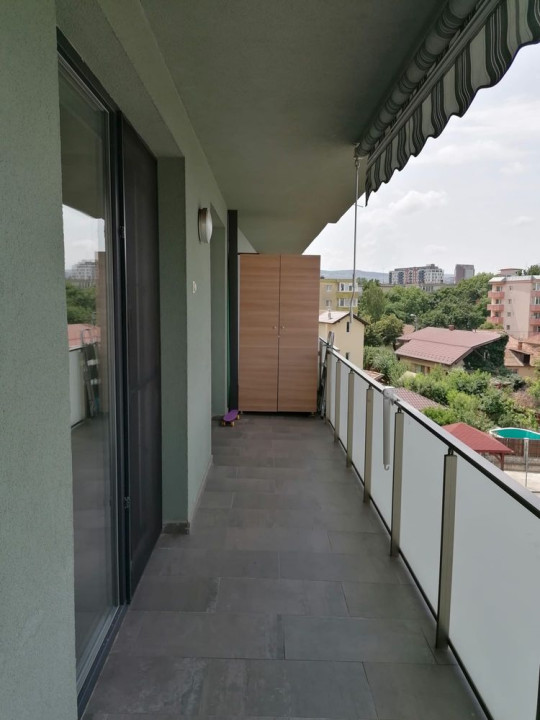 Apartament de 3 camere, bucatarie, balcon de 12 mp,zona cbc Marasti