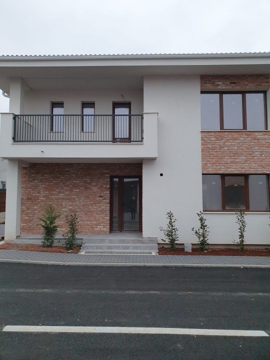 Casa tip Duplex,semifinisat,4 camere, 115 mp, parcare, Zona Avram Iancu