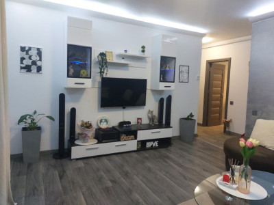 Apartament 2 camere , 50mp utili, parcare, zona Sesul de sus.