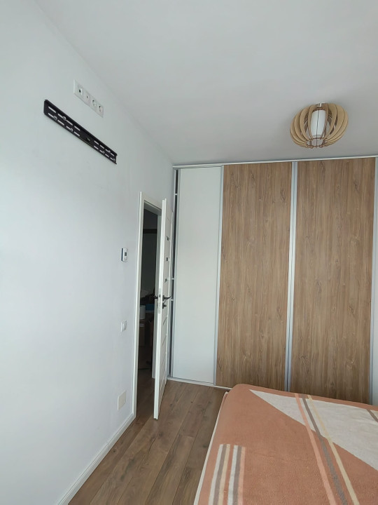 Penthouse ultrafinisat de 3 camere , Semidecomandat, cu terasa, in zona Razoare