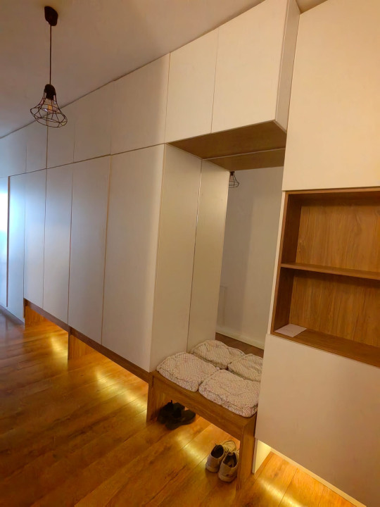 Penthouse ultrafinisat de 3 camere , Semidecomandat, cu terasa, in zona Razoare