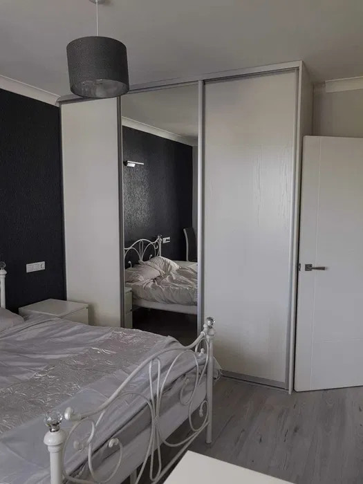 Apartament cu 3 camere, 61 mp, balcon, parcare, zona Metro