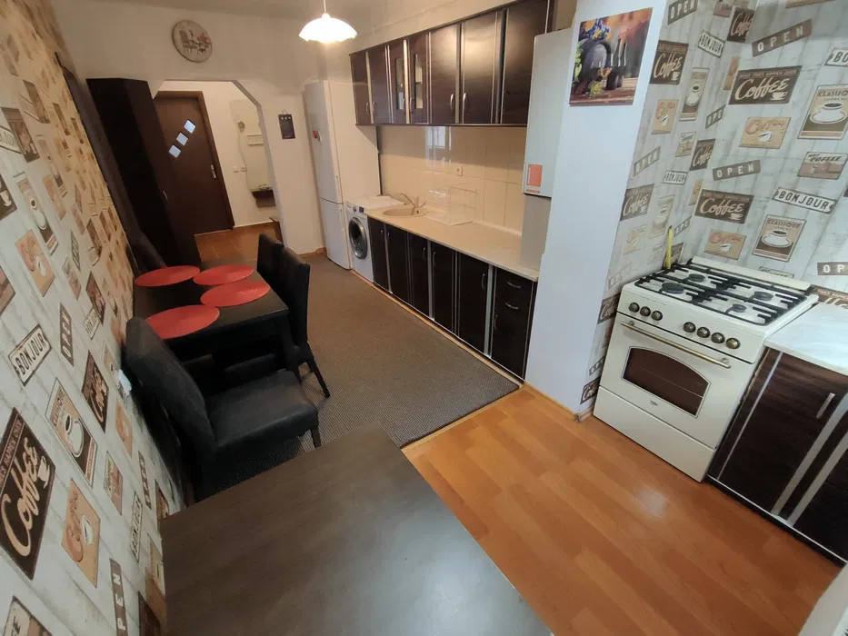 Apartament de 2 camere, Semidecomandat, zona Eroilor