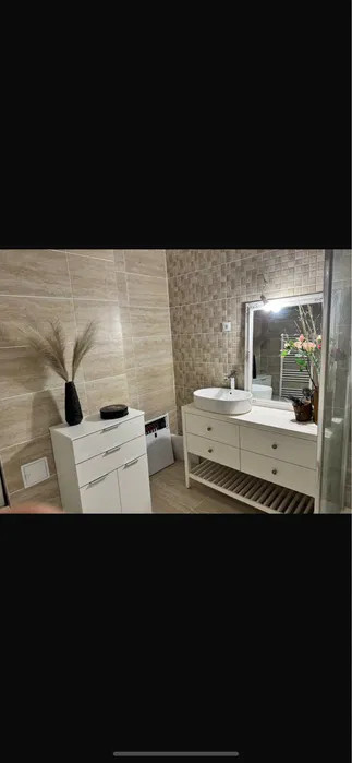 Apartament cu 2 camere, etajul 1, balcon, zona Cetatii