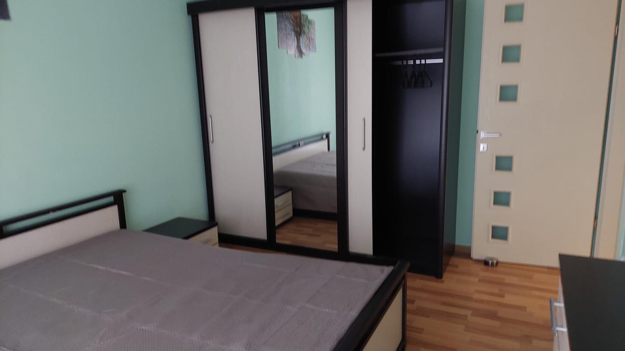 de inchiriat apartament cu 2 camere decomandate si parcare