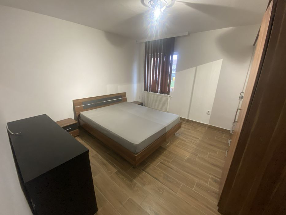 Apartament de 2 camere, Decomandat, situat in zona Eroilor