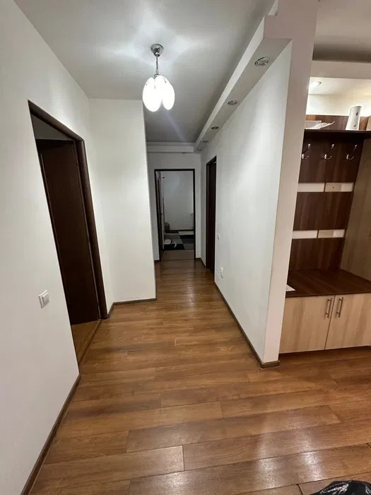 Apartament cu 3 camere, 71 mp, parcare, balcon, zona BMW