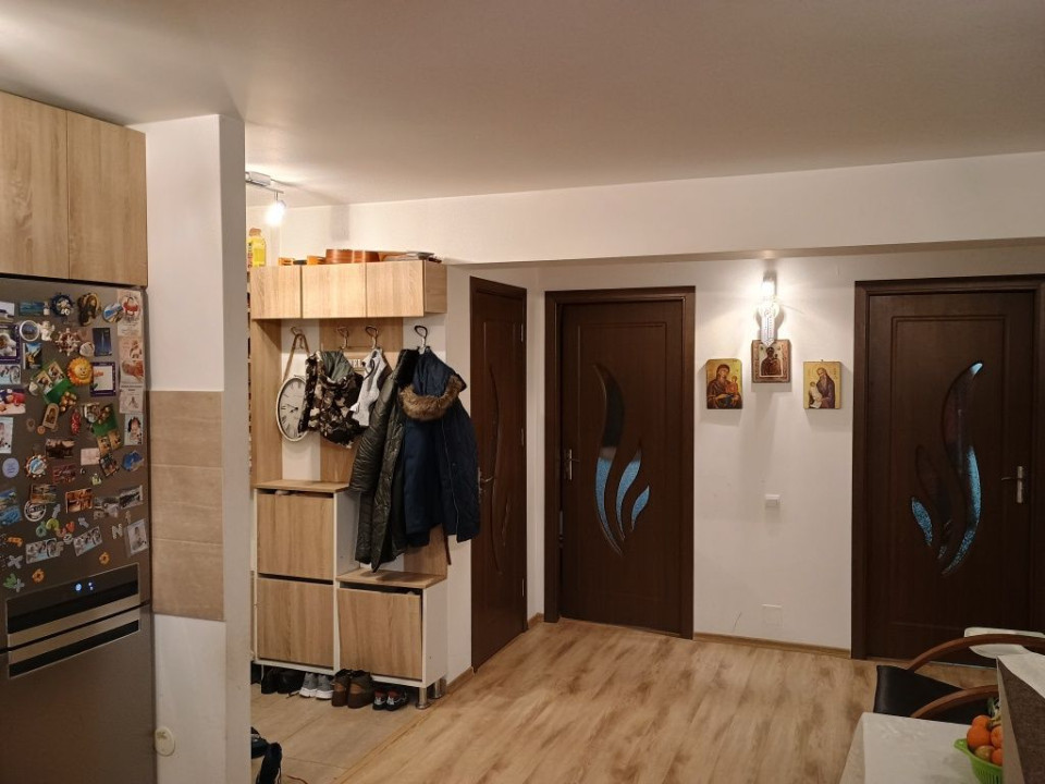 Apartament de 3 camere, semidecomandat, zona Porii