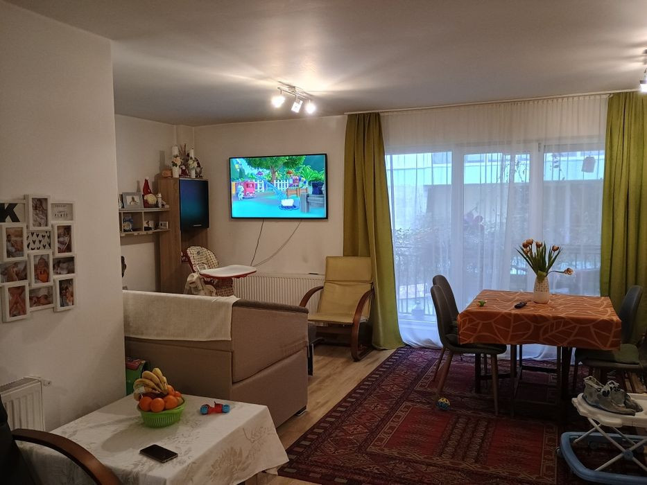 Apartament de 3 camere, semidecomandat, zona Porii