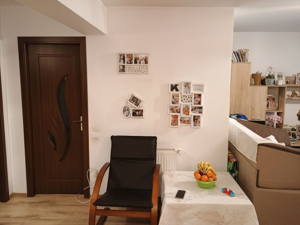 Apartament de 3 camere, semidecomandat, zona Porii