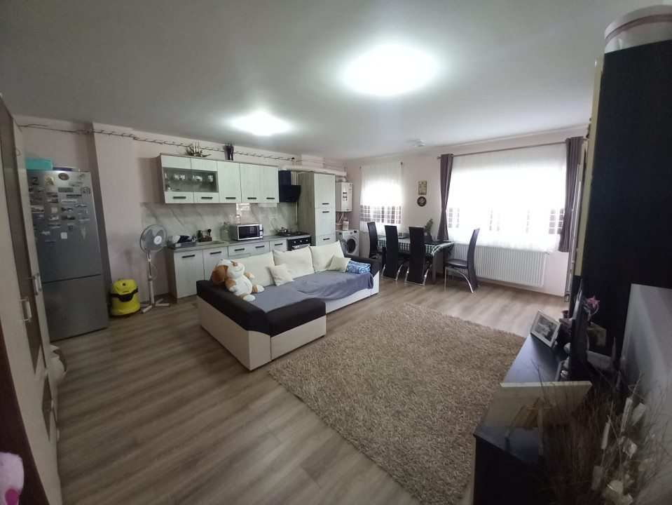 Apartament de 2 camere, Semidecomandat, zona Sesul de sus