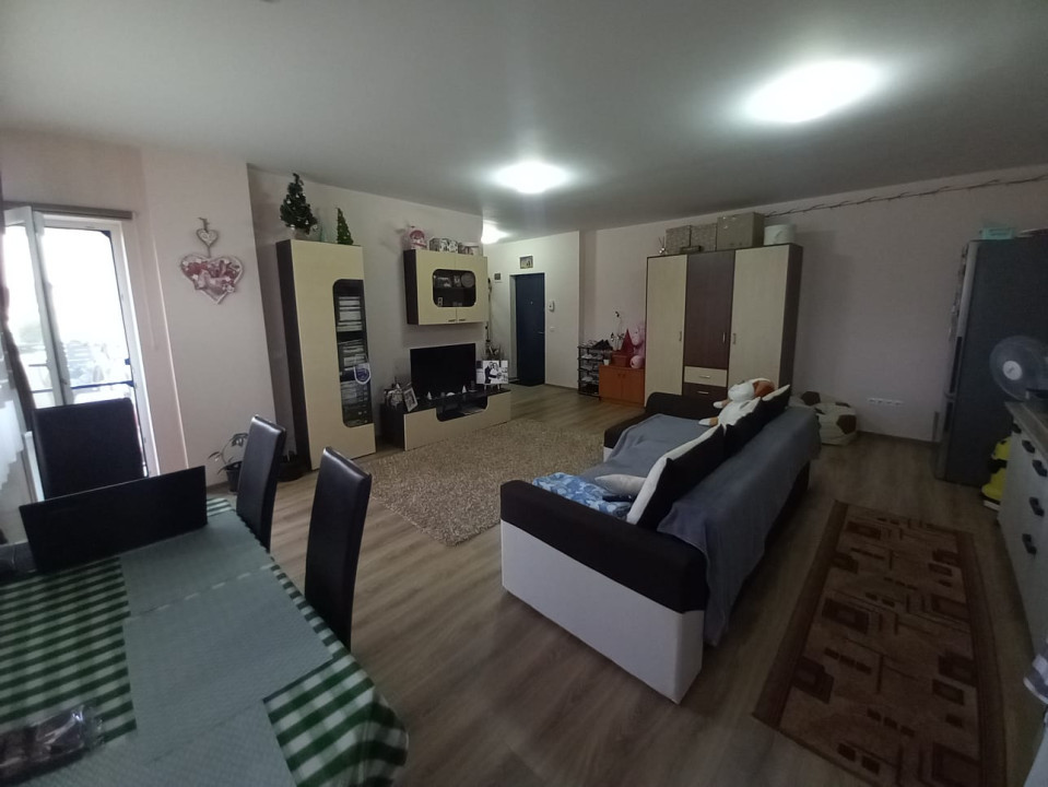 Apartament de 2 camere, Semidecomandat, zona Sesul de sus