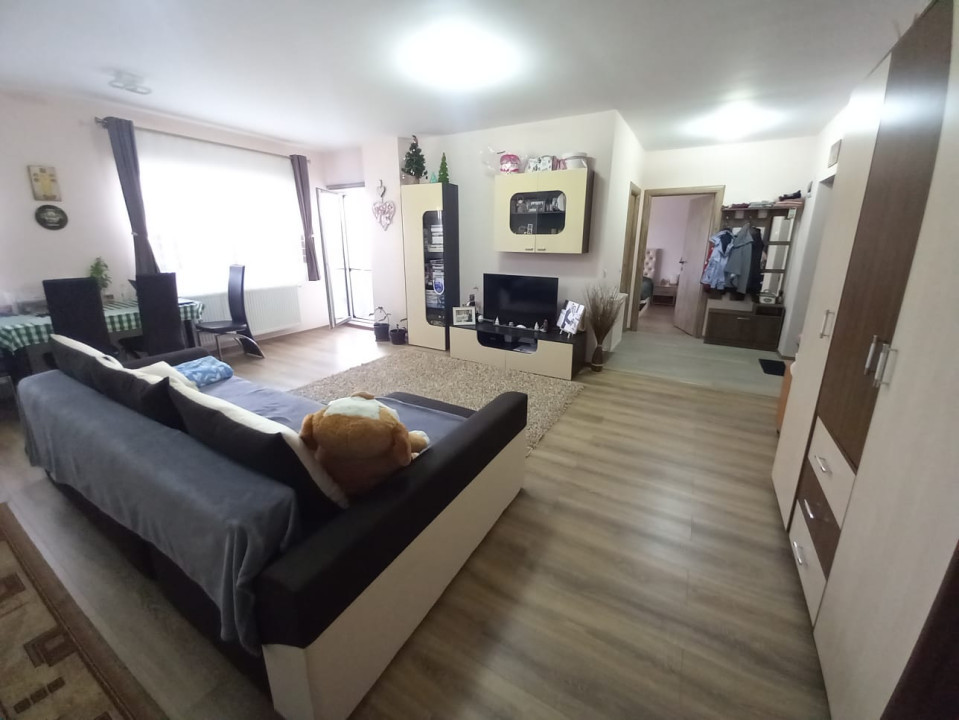 Apartament de 2 camere, Semidecomandat, zona Sesul de sus