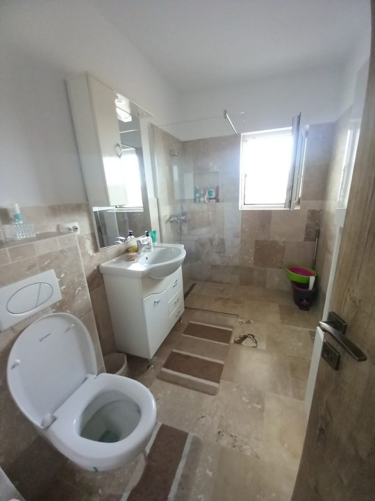 Apartament de 2 camere, Semidecomandat, zona Sesul de sus