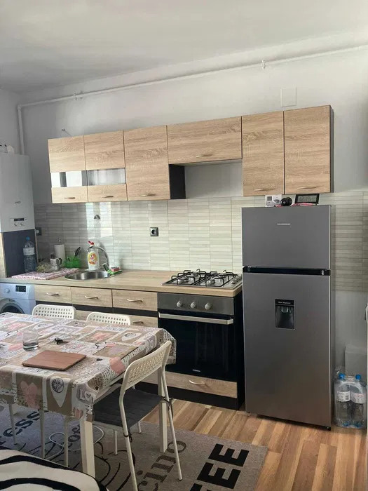 Apartament cu 2 camere, 42 mp, balcon, zona Stejarului