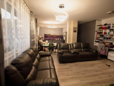 Apartament de 3 camere, Zona Parc Poligon