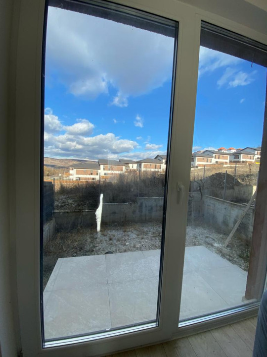 Duplex de vanzare, 175,5 mp, finisat, pivnita, zona strazii Magnoliei