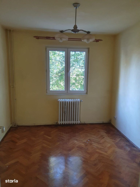 Apartament 3 camere ,69 mp, etaj 2 zona Brancusi