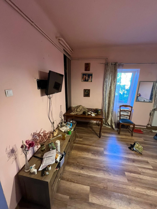 Apartament într-o casă cu curte comună în Andrei Mureșanu