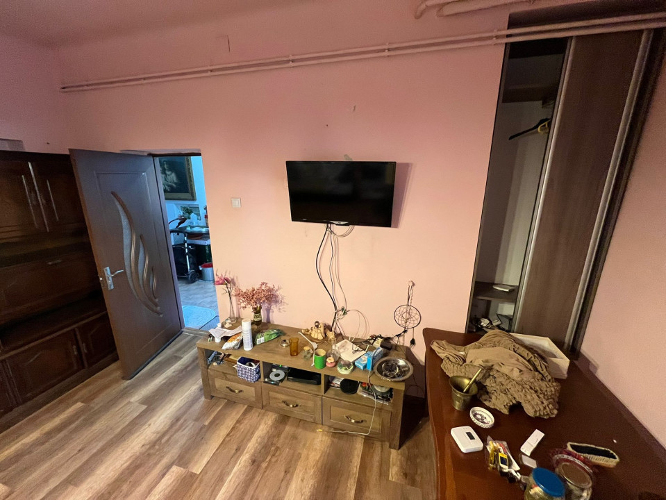 Apartament într-o casă cu curte comună în Andrei Mureșanu