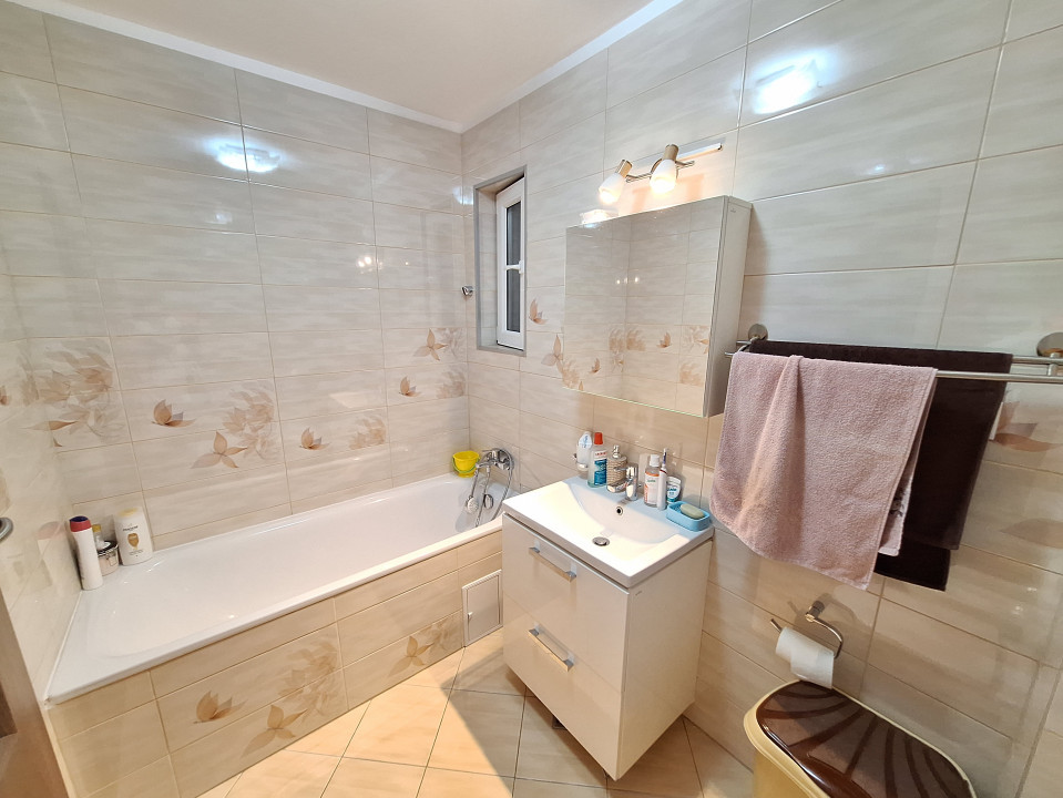 Apartament cu 3 camere | cu parcare si boxa | Zona Eroilor 