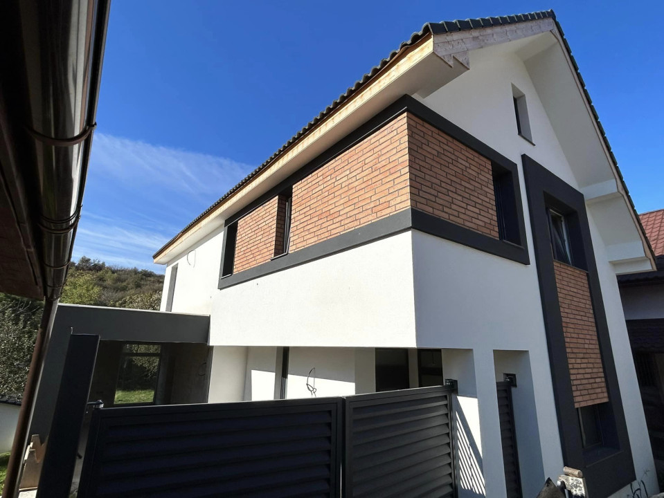 Casa 4 camere, 122mp, semifinisata, garaj, curte, modern, zona Calea Baciului