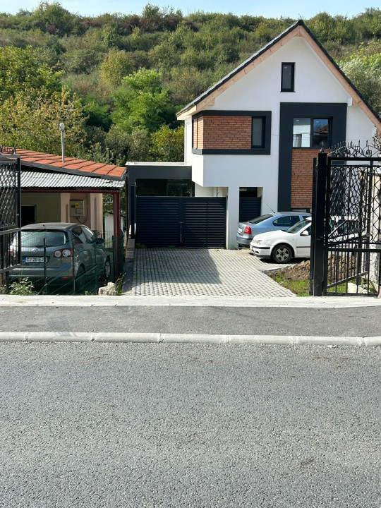 Casa 4 camere, 122mp, semifinisata, garaj, curte, modern, zona Calea Baciului