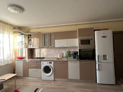 Apartament 3 camere  cu suprafata de 50 mp, cu parcare in zona Petrom Baciu.