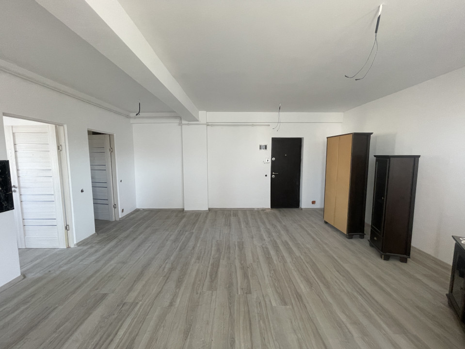 Apartament de 2 camere, Semidecomandat, Finisat, Parcare, Zona Urusagului