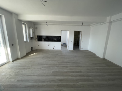 Apartament de 2 camere, Semidecomandat, Finisat, Parcare, Zona Urusagului