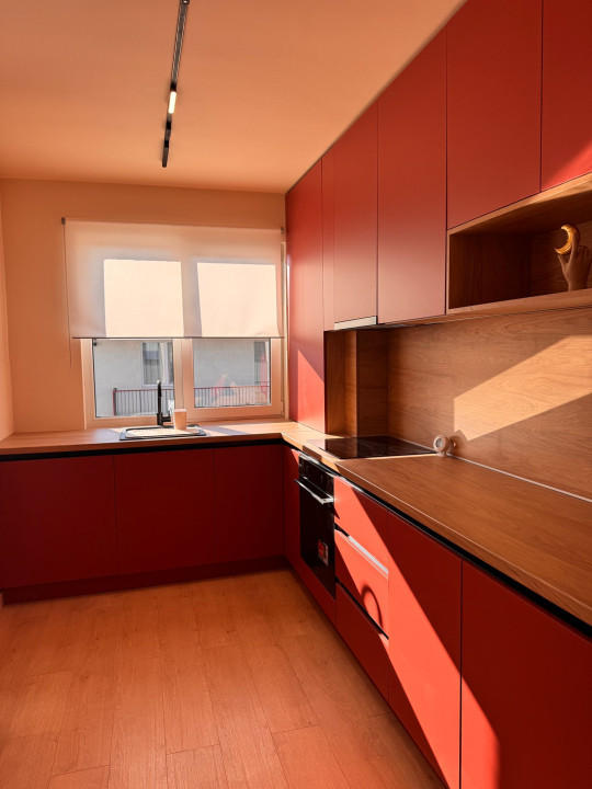 apartament cu 2 camere,ultrafinisat,la cheie+parcare, zona Parc Poligon