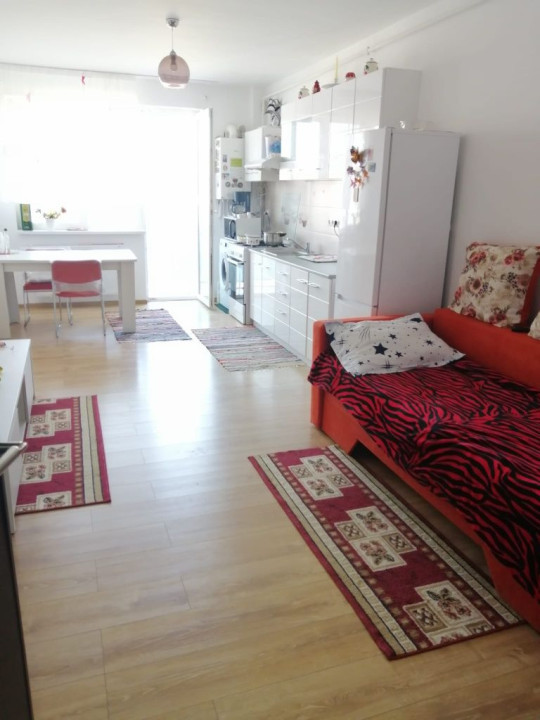 Apartament de 2 camere, Semidecomandat, Balcon,  Zona Urusagului