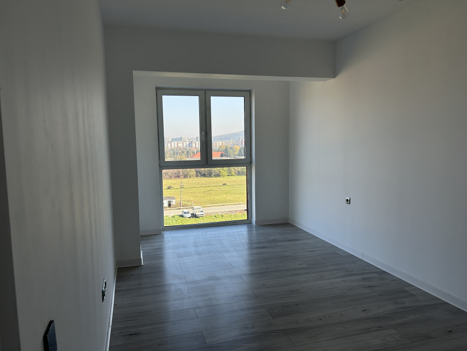 Apartament 3 camere , semidecomandat, zona Avram Iancu 