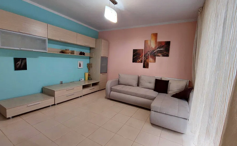 Apartament de 2 camere cu grădina, zona Eroilor