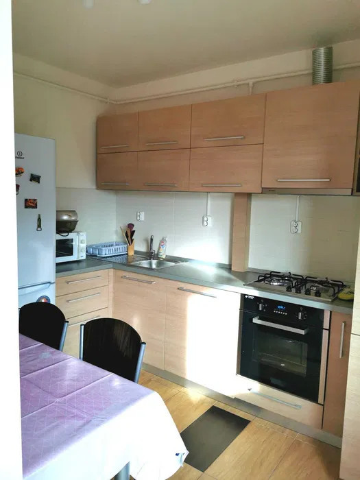 Inchiriez Apartament 3 camere, 2 etaje ,Floresti zona LIDL