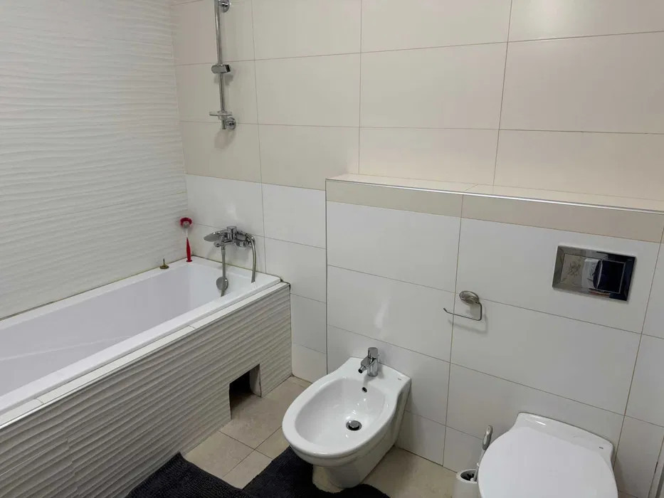 Apartament cu 2 camere, 47 mp, parcare, zona Metro