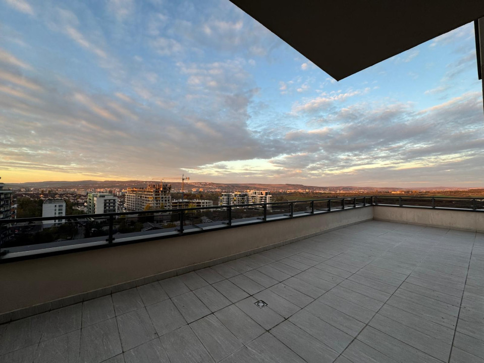 Apartament tip penthouse, 2 camere, 68 mp utili, 90 mp terasa, zona Sopor