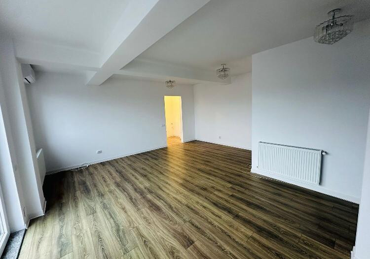 apartament cu 2 camere si terasa,etaj intermediar