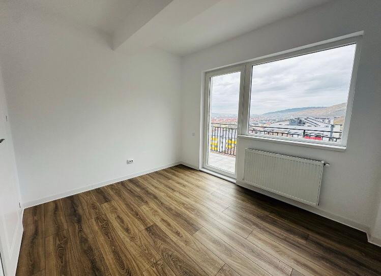 apartament cu 2 camere si terasa,etaj intermediar