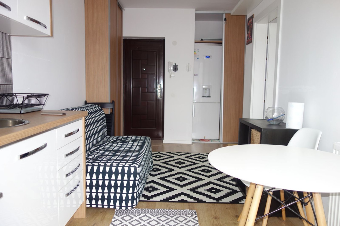 Apartament 2 camere,Finisat modern, Semidecomandat, Zona Eroilor