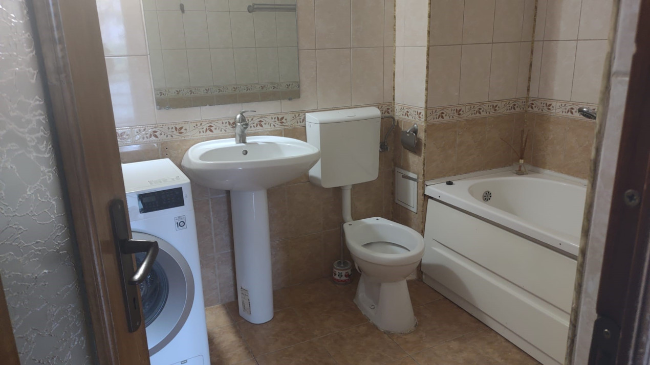 Apartament 3 camere ,suprafata 74 mp ,zona Buna ziua